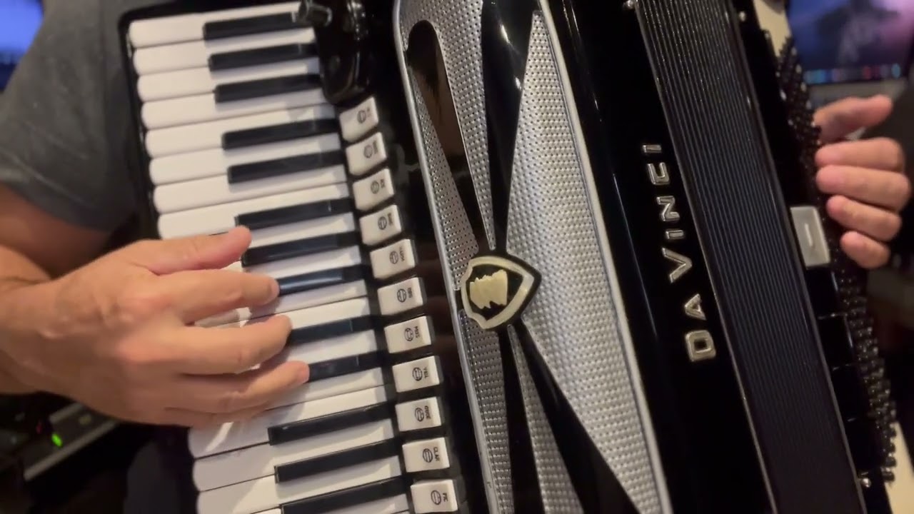 Como toca na gaita#sanfona#acordeom a música - CHÊ LOKEDO - MORENA LINDA