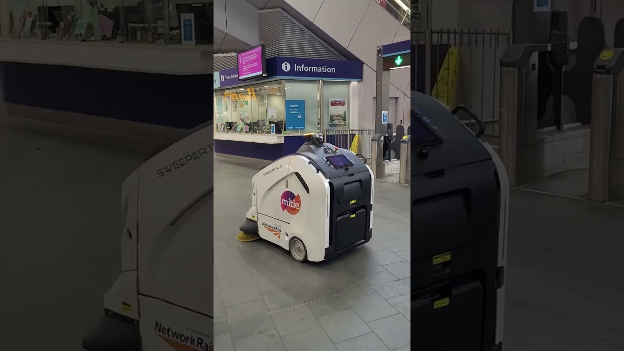 Robot cleaner london Bridge Station #london