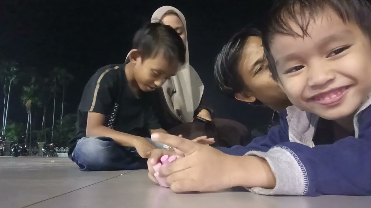 Belajar mengaji dihalaman mesjid bikin adem