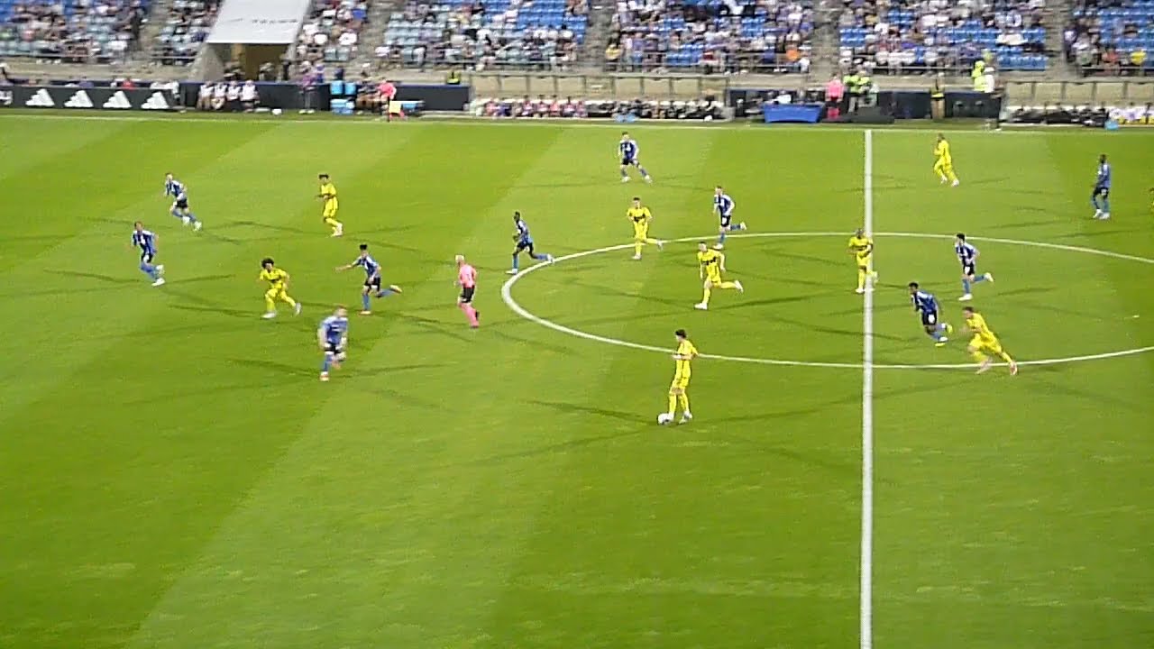 Nathan Saliba of CF Montreal (Impact) makes a nice block of Columbus Crew's D&aacute;niel Gazdag's shot