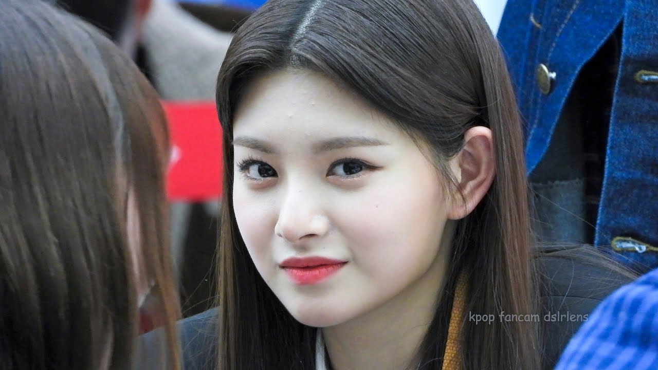 [王怡人] EVERGLOW(에버글로우) Wang Yiren(이런) FAN SIGNING EVENT fancam [190414 코엑스 팬사인회 직캠]