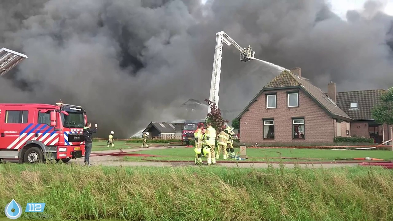 Zeer grote brand in varkensstal in Erichem GRIP2