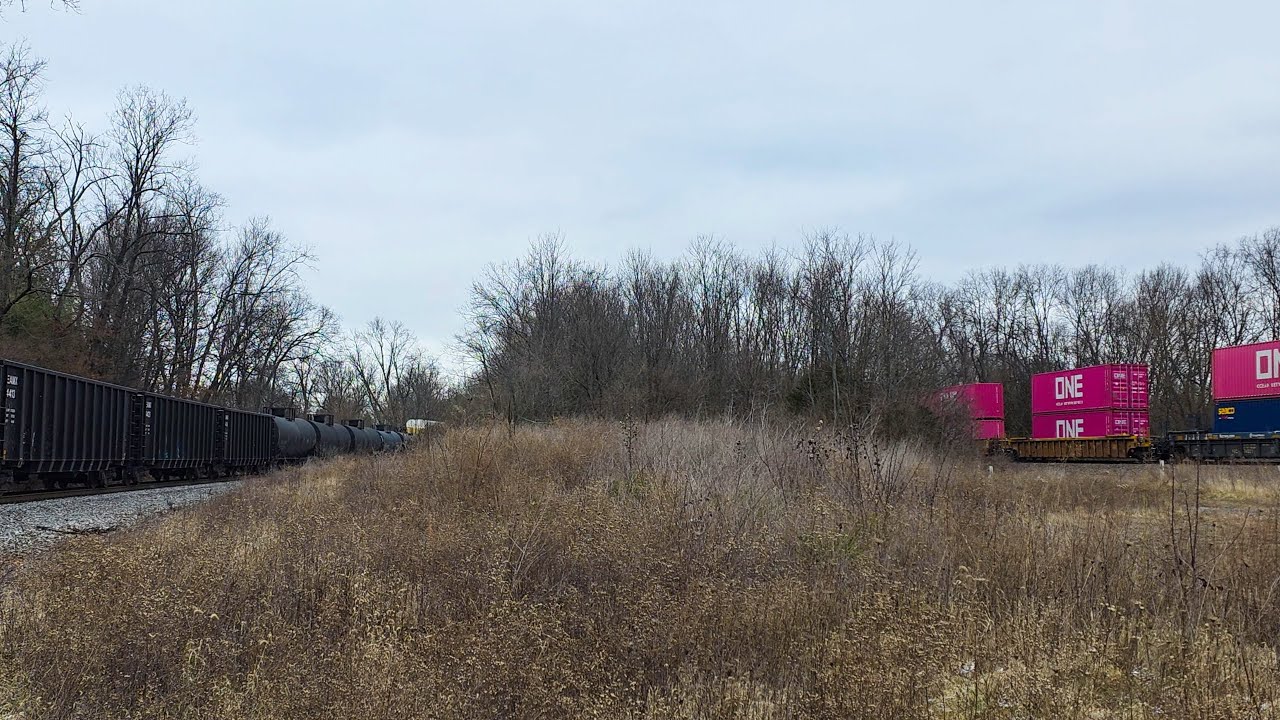 Northbound NS Meets Southbound CSX 1/11/2026