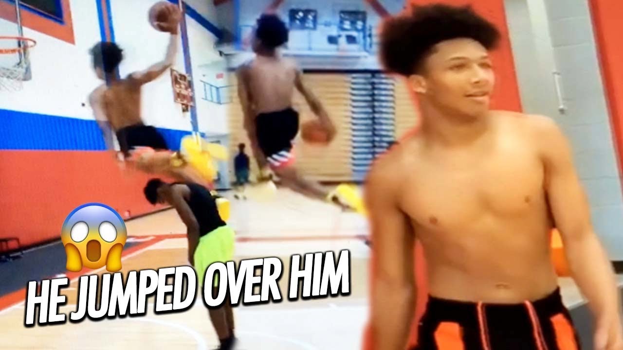 Mikey Williams is DUNKING EASILY THROWS DOWN A NASTY EASTBAY DUNK!