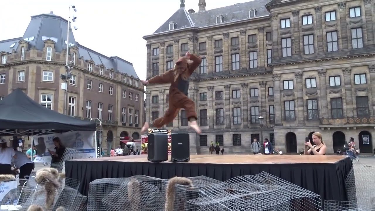 Bont voor Dieren op de Dam: choreogafie (dans) voor een bontvrij Europa