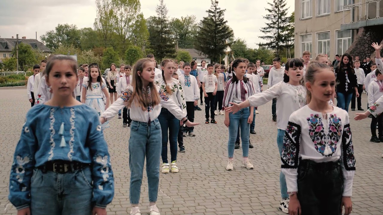 Флешмоб до дня вишиванки у Рожнівському ліцеї Гуцульщина імені Федора Погребенника Pray For Ukraine