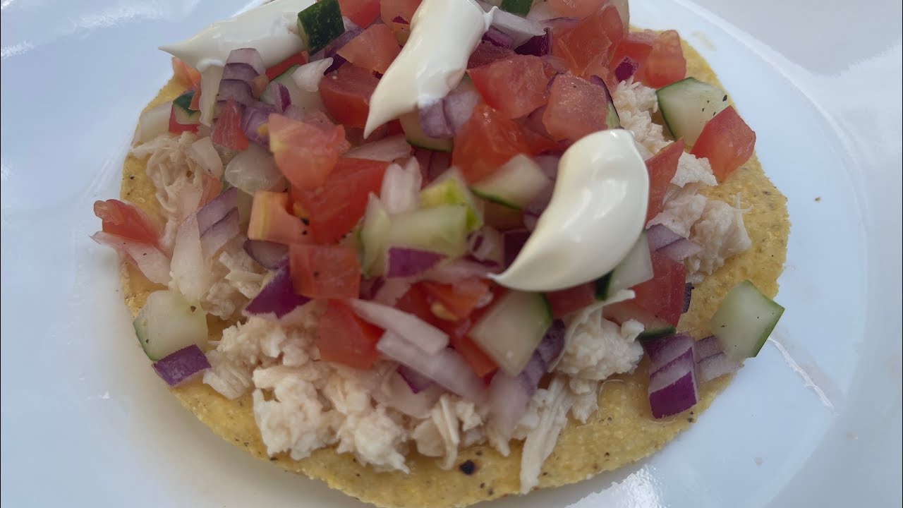 Рецепт : большая чипса-«Tostadas с курицей»! Очень лёгкий и вкусное блюдо!! 6 Октября 2025!