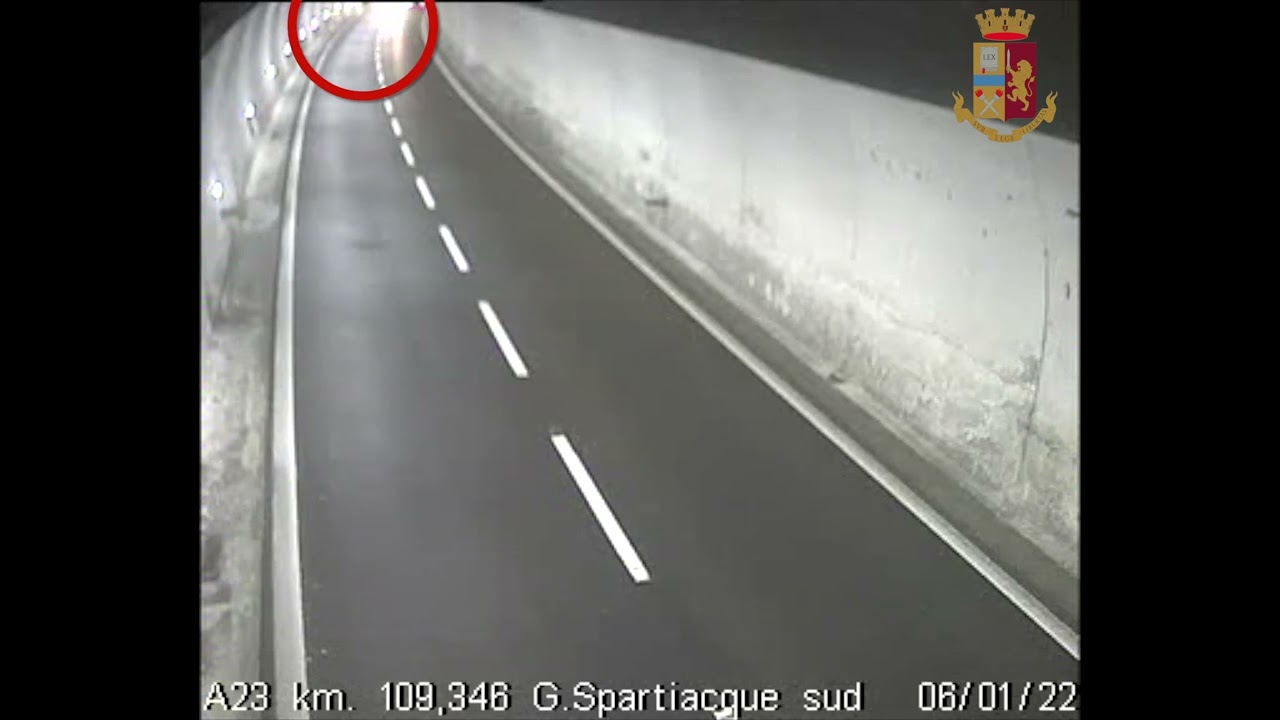 Auto contromano in autostrada