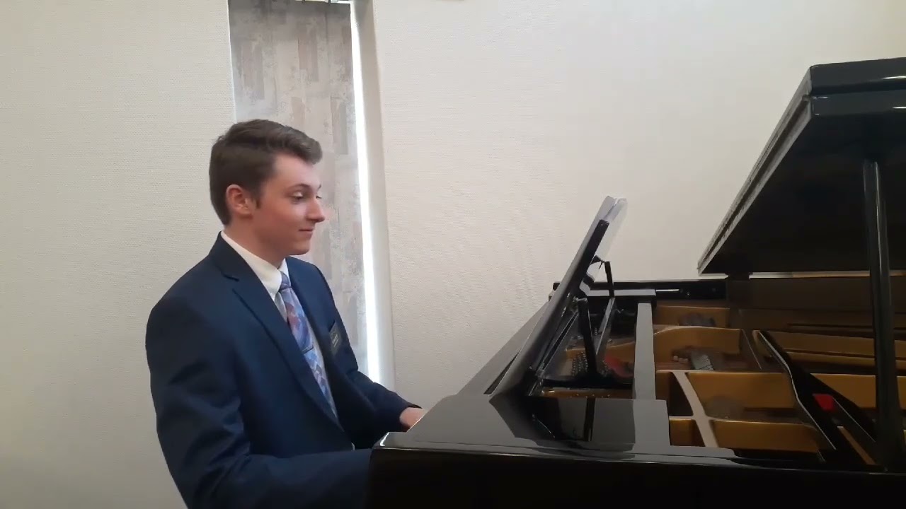 Beautiful Piano Performance of 