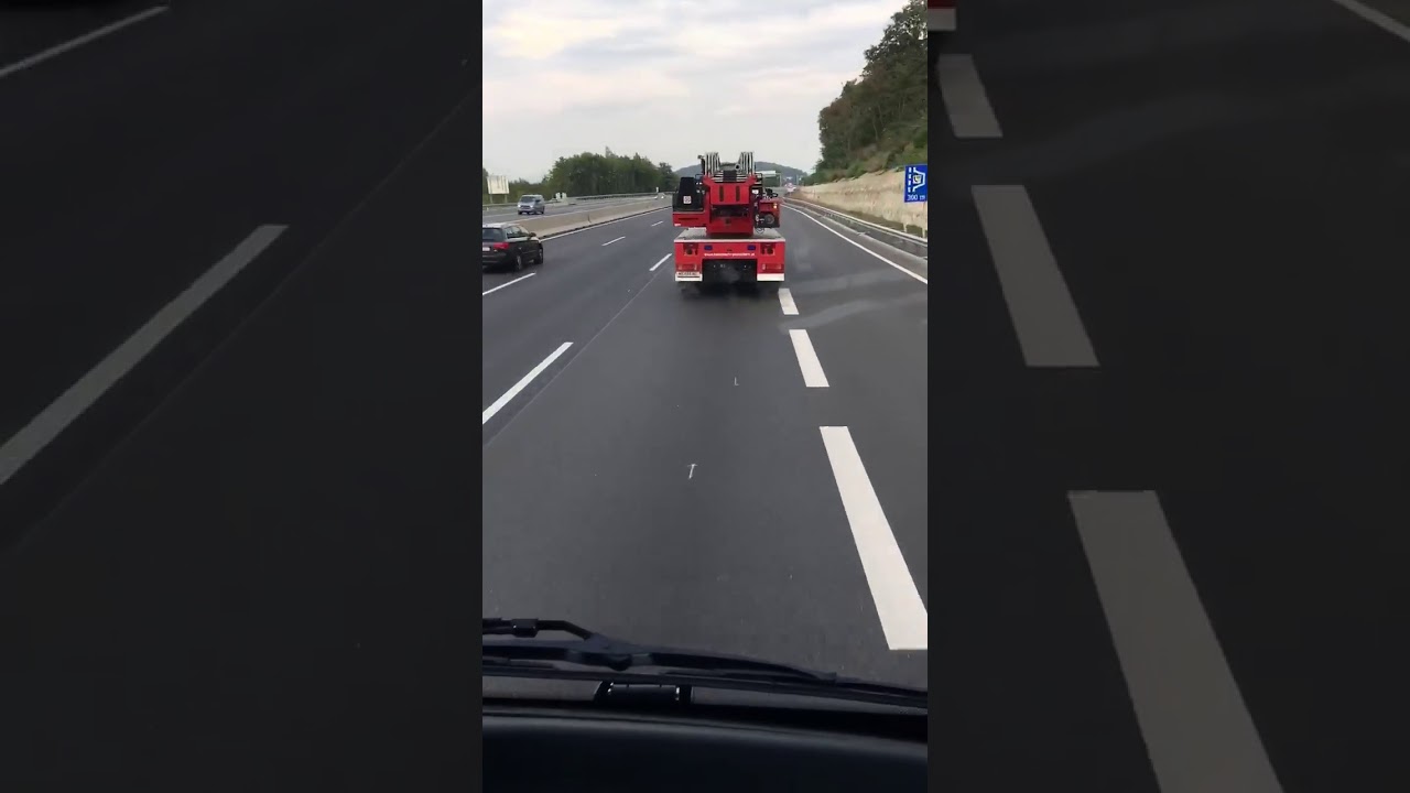 Anfahrt zu B4 Wohnhausbrand in Melk mit DLK 23-12 & HLFA 3 300/200