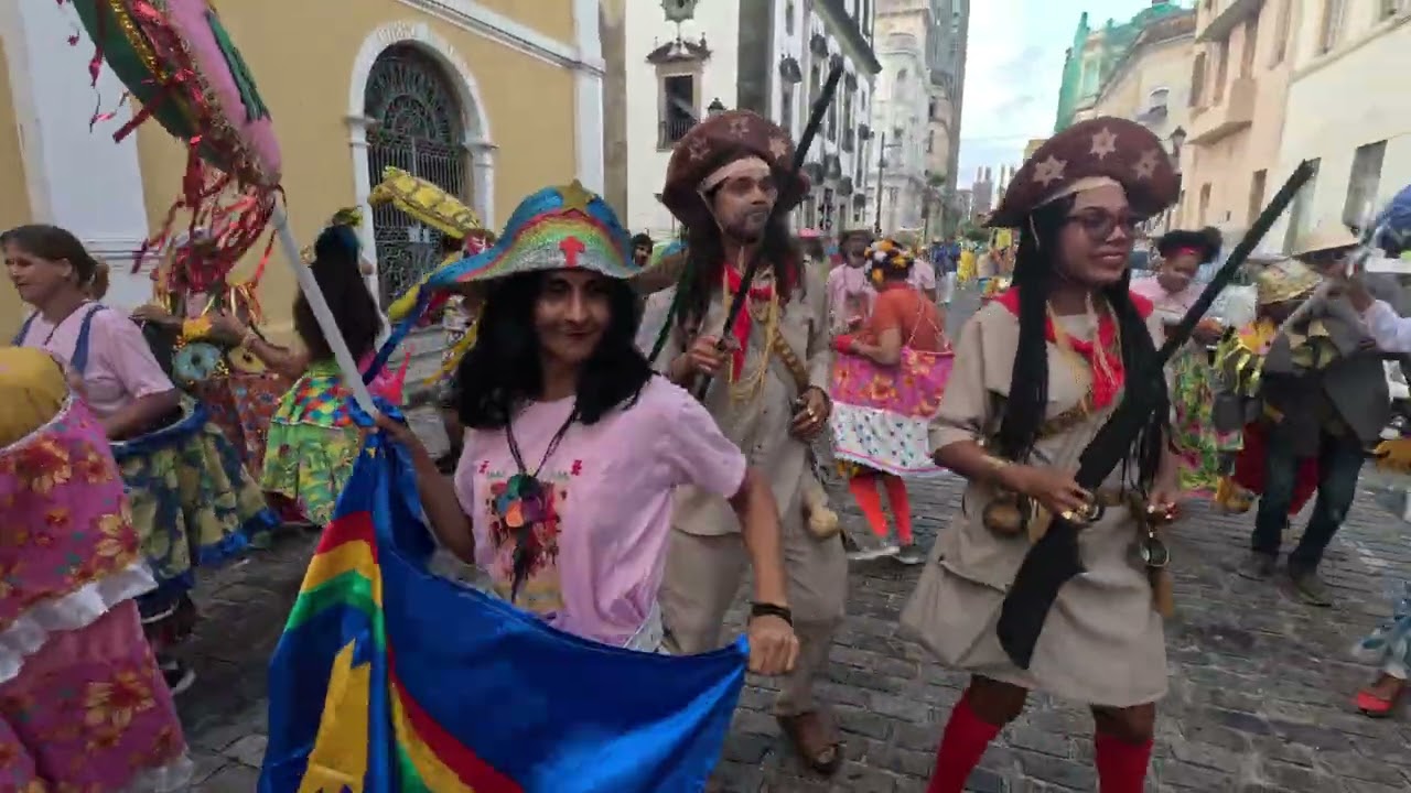 Cortejo no Circuito Lêda Alves. Carnaval do Recife 2026.