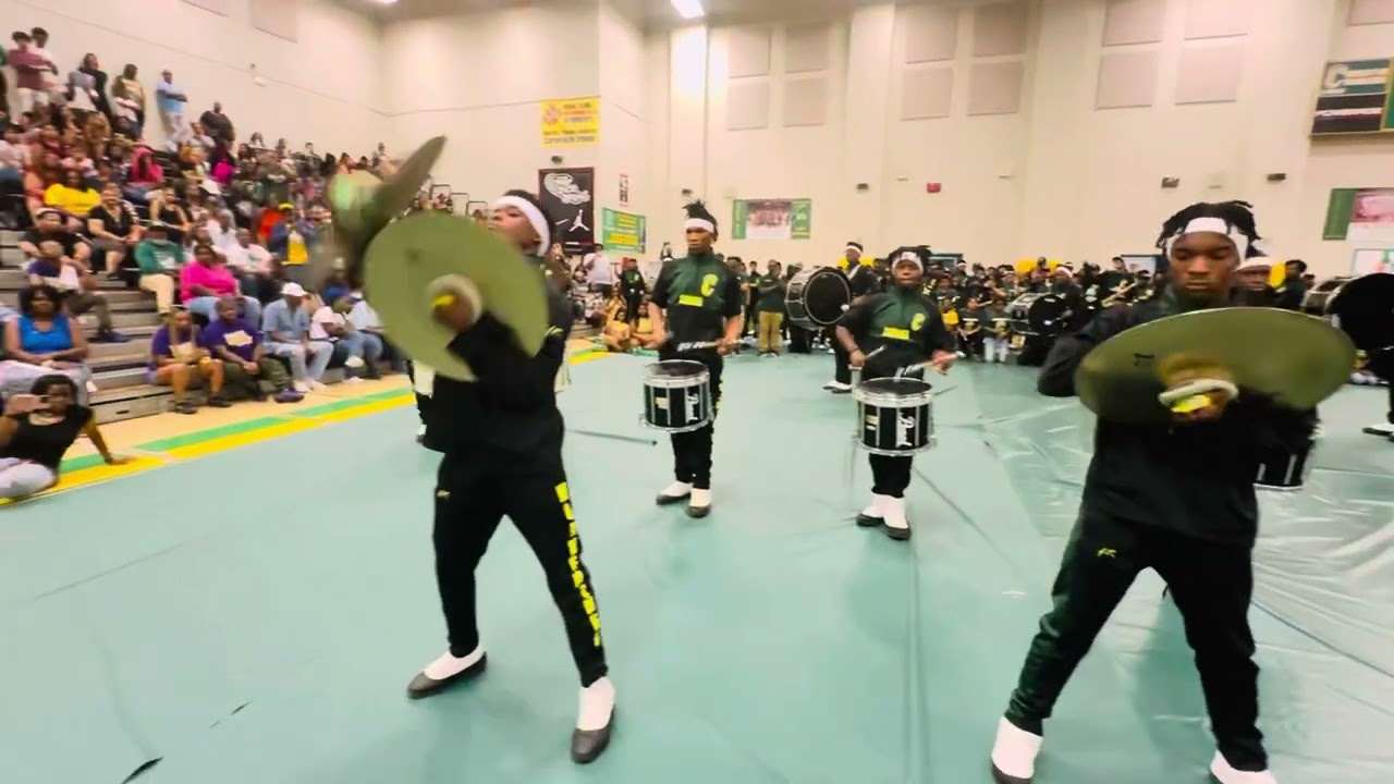 Lee High School Huntsville Vs GW Carver High School { Drum line Battle} @Carver Montgomery BoTB
