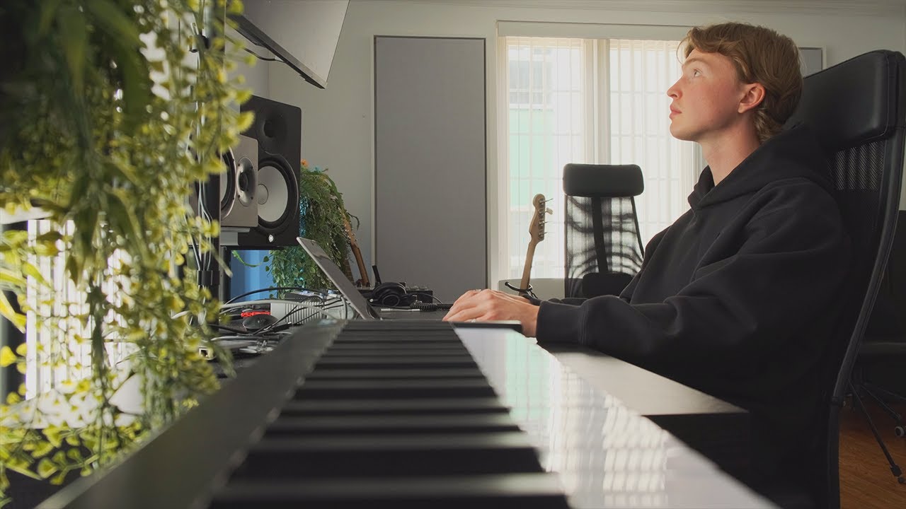 MONEYMAN'S PRODUCER makes 5 FIRE BEATS in the STUDIO using his own loops