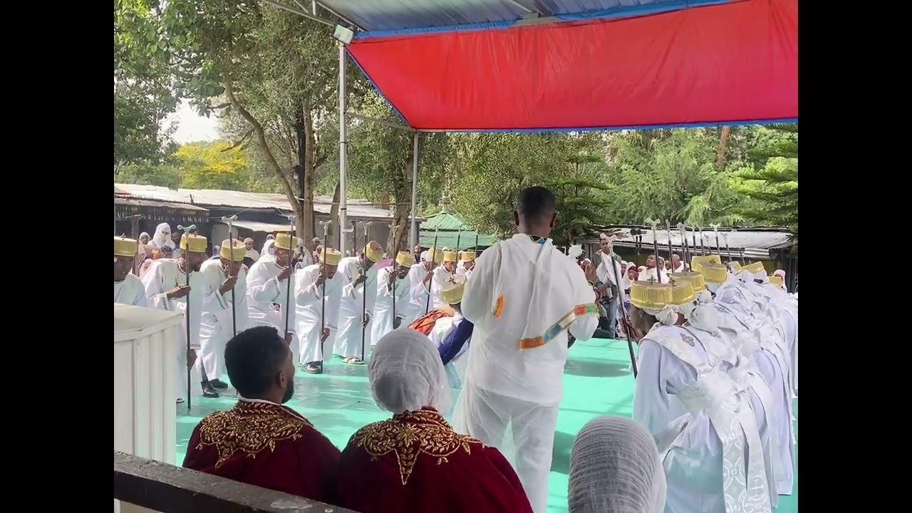 ከሣቴ ብርሃን ልጇን ስትድር