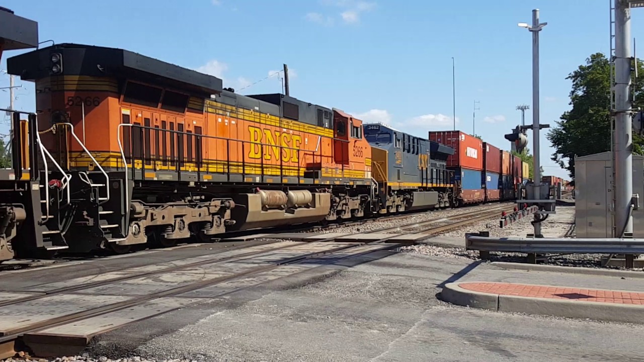 MONSTER TRAINS OF BNSF! WB 16k with Warbonnet, CSX tier 4s meets EB stack train!