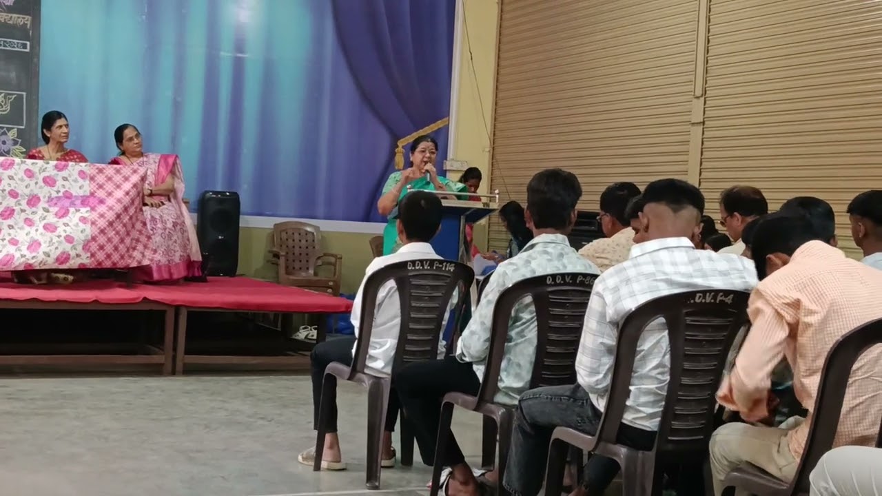 मुख्याध्यापिका सौ.कदम मॅडम यांनी विद्यार्थ्यांना शुभेच्छा दिल्या मार्गदर्शन केले. @kandekar madam