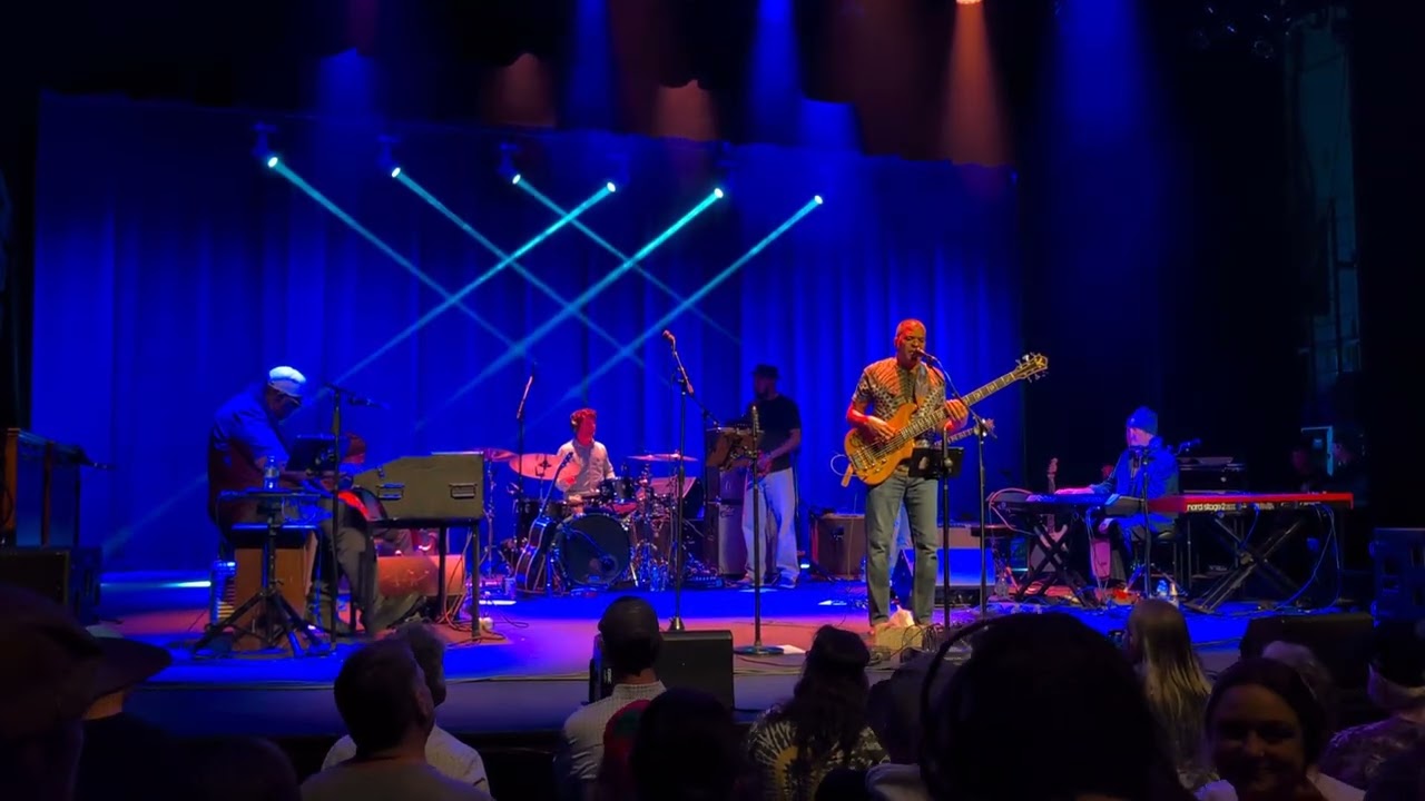 Oteil and friends 10/01/25 Standing on the 🌝