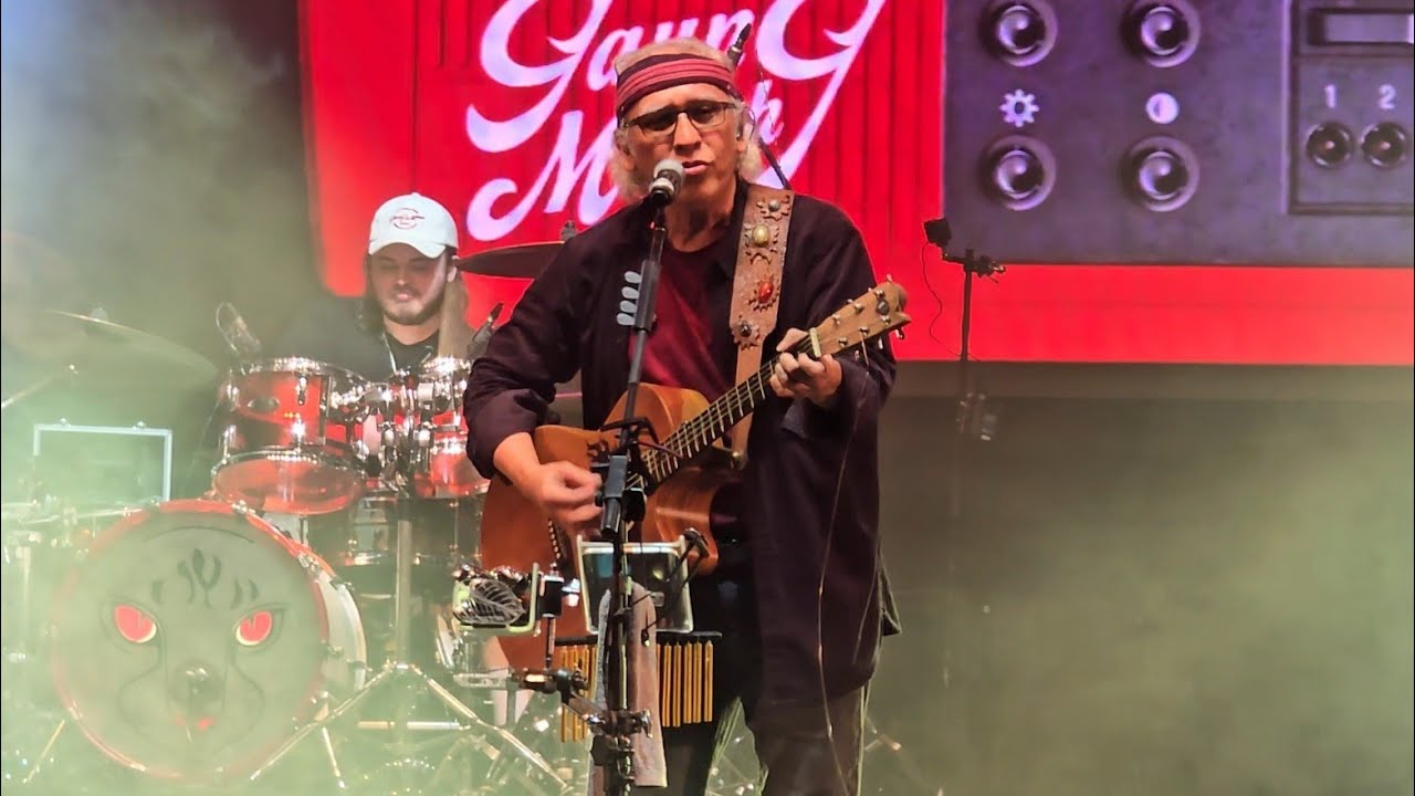 IWAN FALS - Buku Ini Aku Pinjam , live at Pancoran Jakarta 14 Juni 2025. Gaung Merah