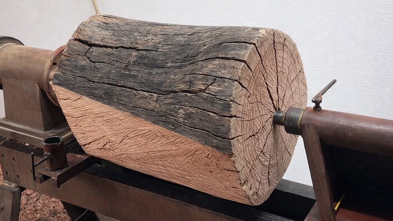 @RotatingHorror | What Happens if You Turn a Piece of Wood That Has a Crack