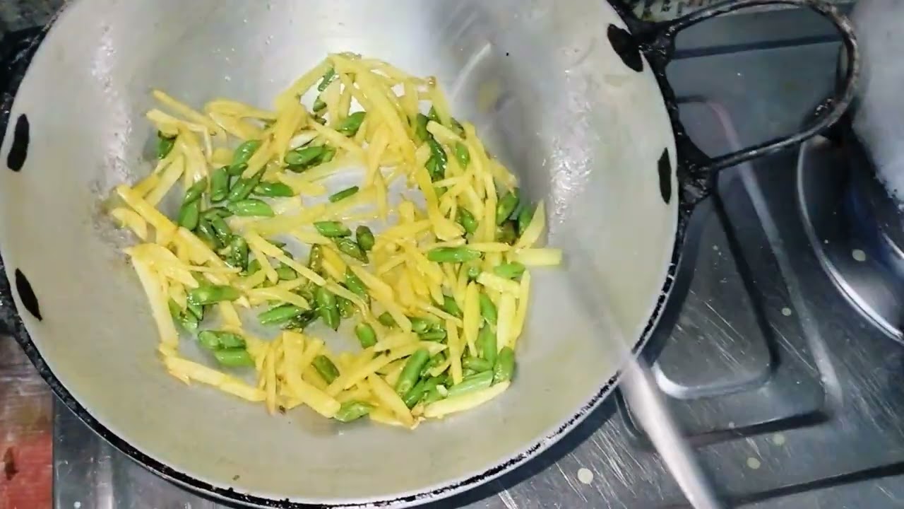 ছোটো বেলার সেই প্রিয় খাবারটা আজও বানালাম।😋