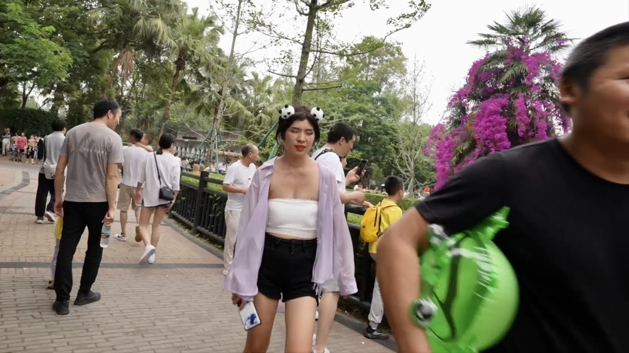 服務態度差的成都動物園，動物皮包骨頭病殃殃，梅花鹿的鹿角也被鋸掉了
