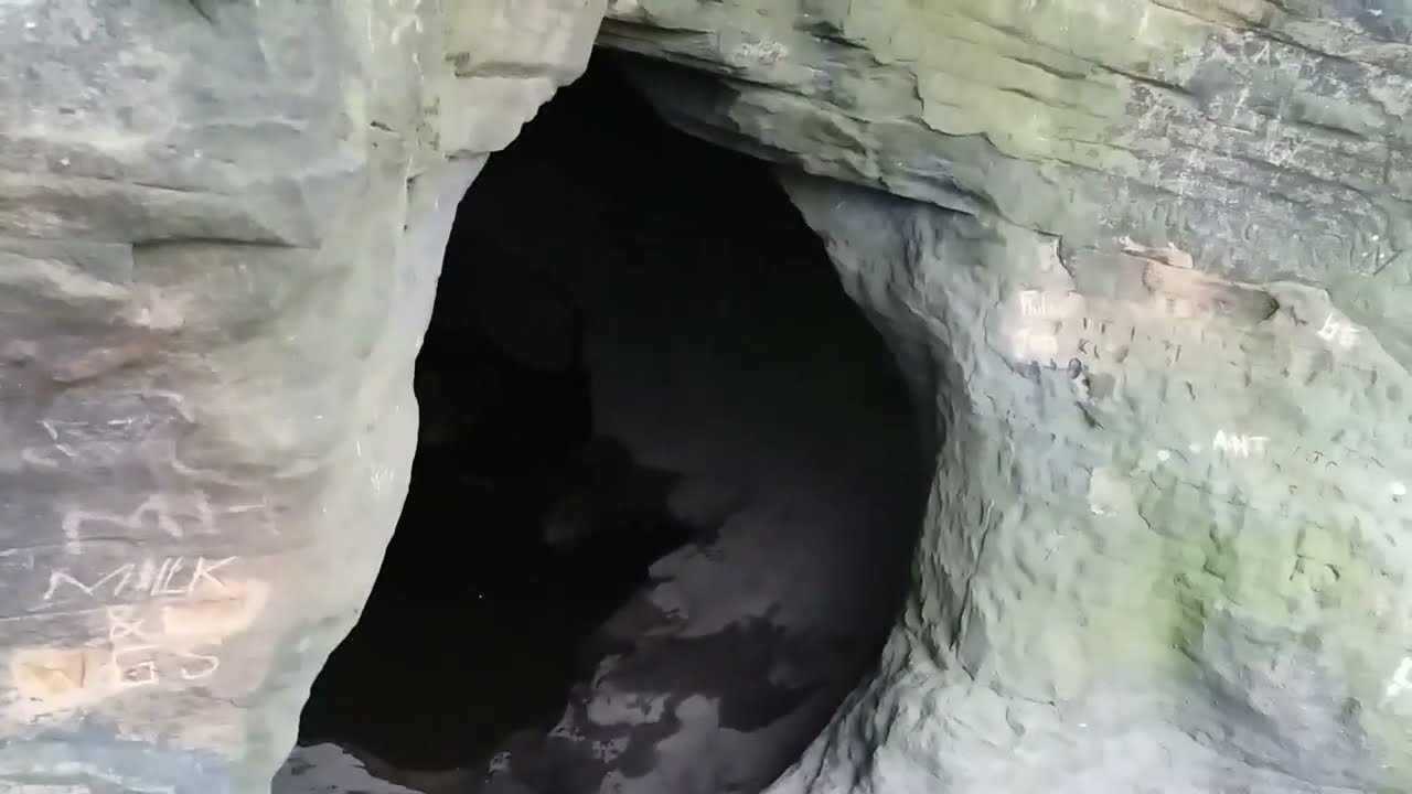 Hiking to Robin Hoods Cave and Little Johns Grave - Peak District