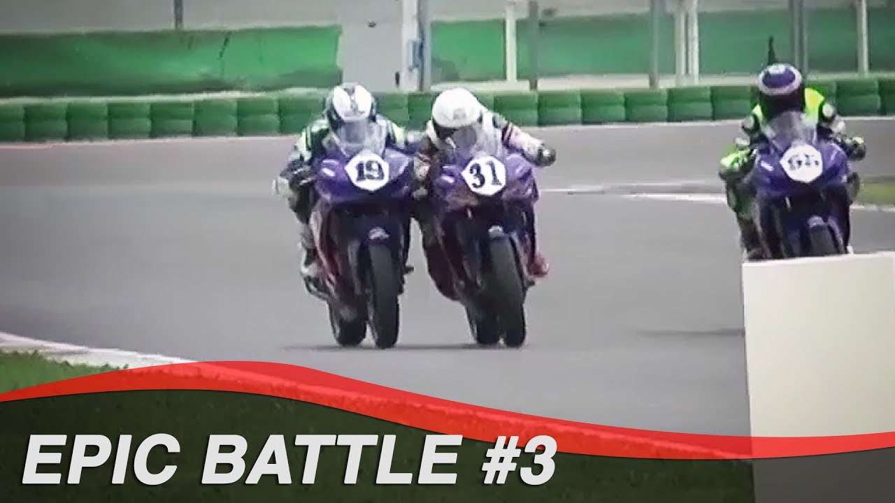 Epic Battle #3 - Gomitata all'ultima curva, Yamaha R3cup