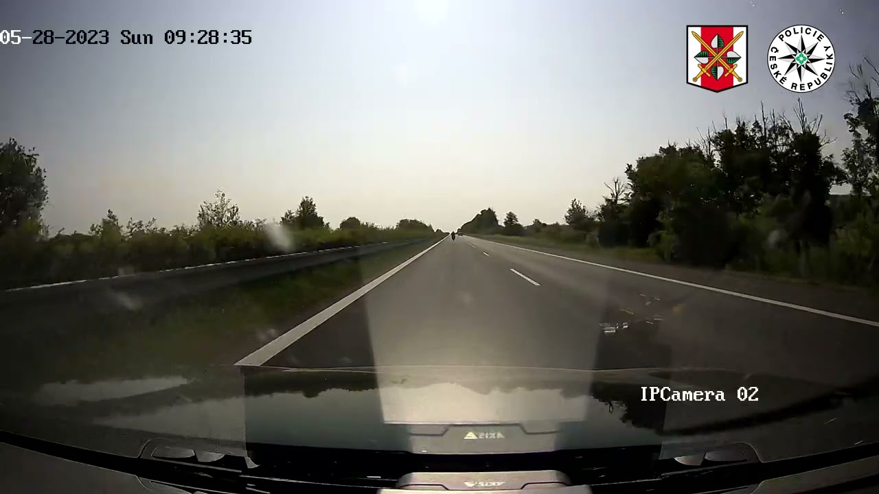 Policie ČR: ... 240 km/h ...