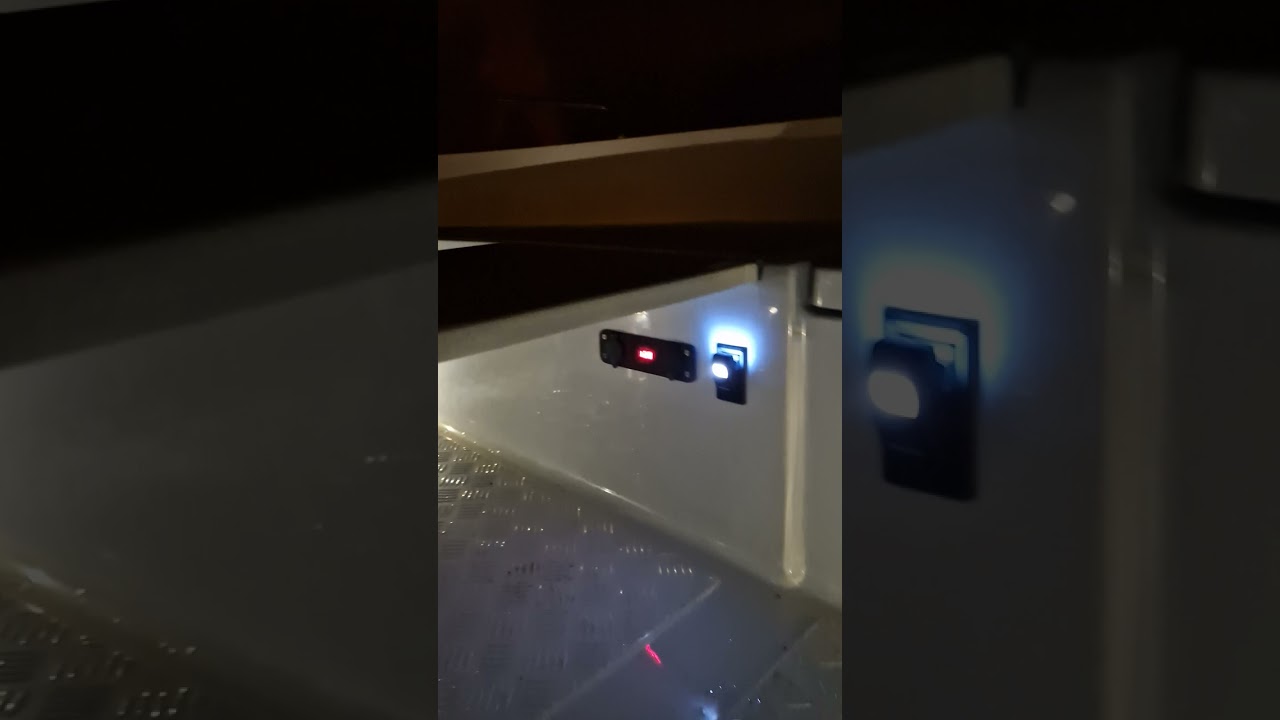 WojBots Power Bass 430 podświetlenie pokładu.