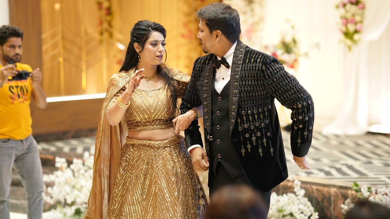 Bride and groom engagement dance, couple dance video | romantic dance video Aayushi and Utkarsh
