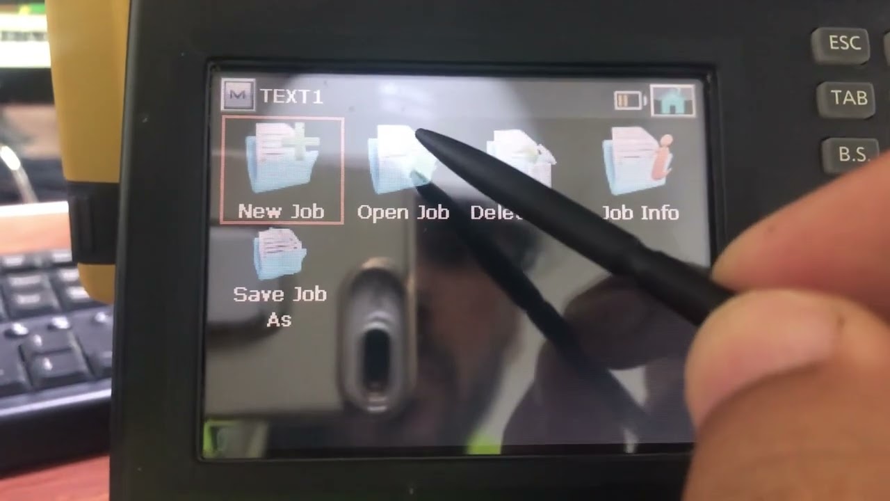 كيفية عمل Job بجهاز total station topcon  OS101
