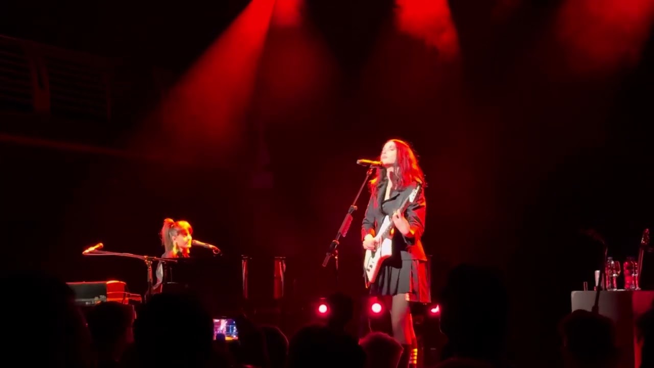 St. Vincent - Flea, Intimate Performance live in Prague, 14.7.2025