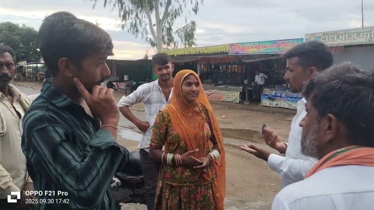 देवा गुर्जर कोटा की पत्नी मालासेरी डूंगरी में अपनी पडियार फैमिली के साथ भगवान के दर्शन करते हुए