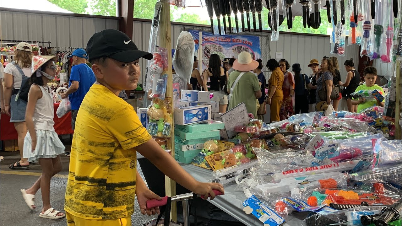 Đại Hội Thánh Mẫu 2025 ngày thứ 2 và khu bán đồ lưu niệm của các Sơ.
