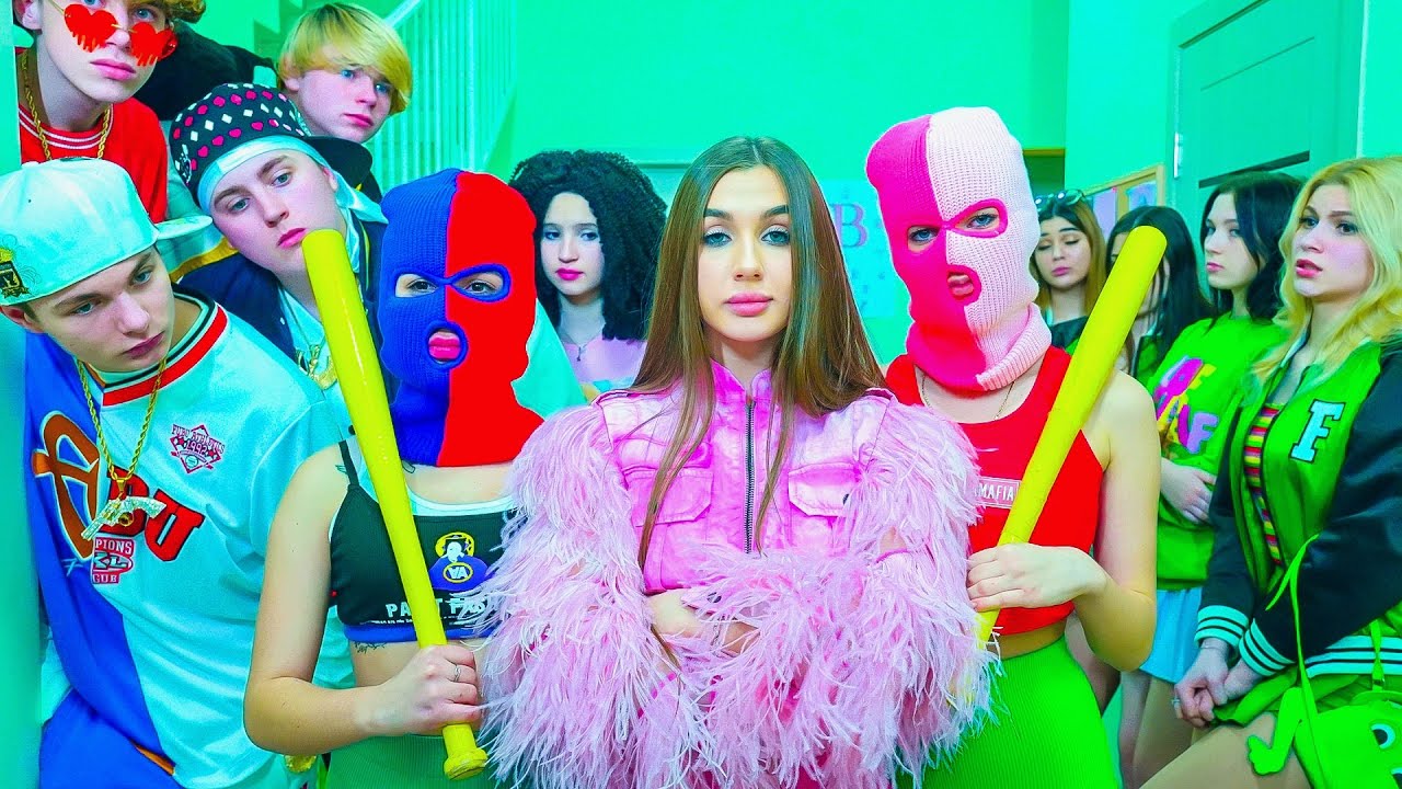 Diana and Bunny's cool cheerleader girlfriends shocked all the teenagers! Frogs will apologize
