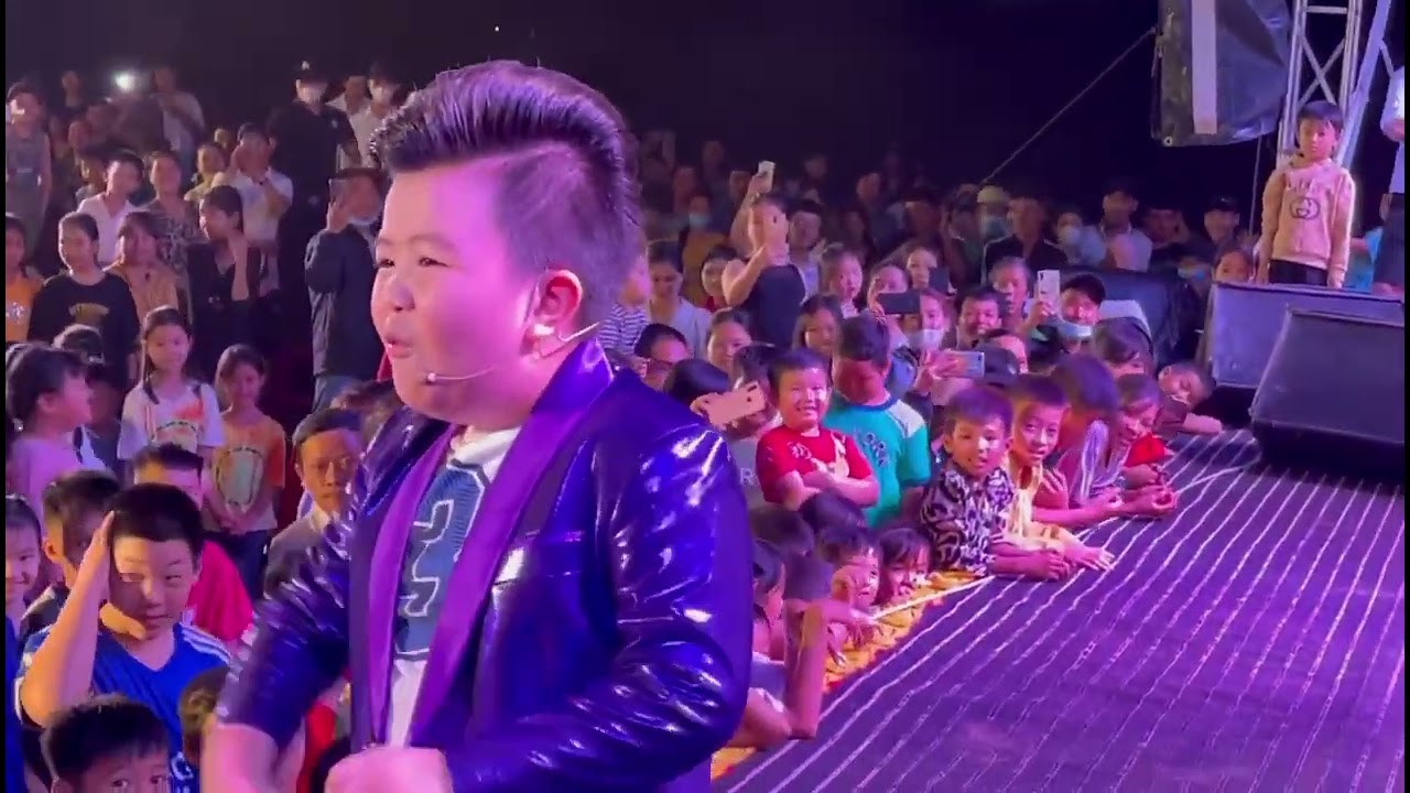 Bé Tin Tin diễn hội chợ thành phố Bảo Lộc