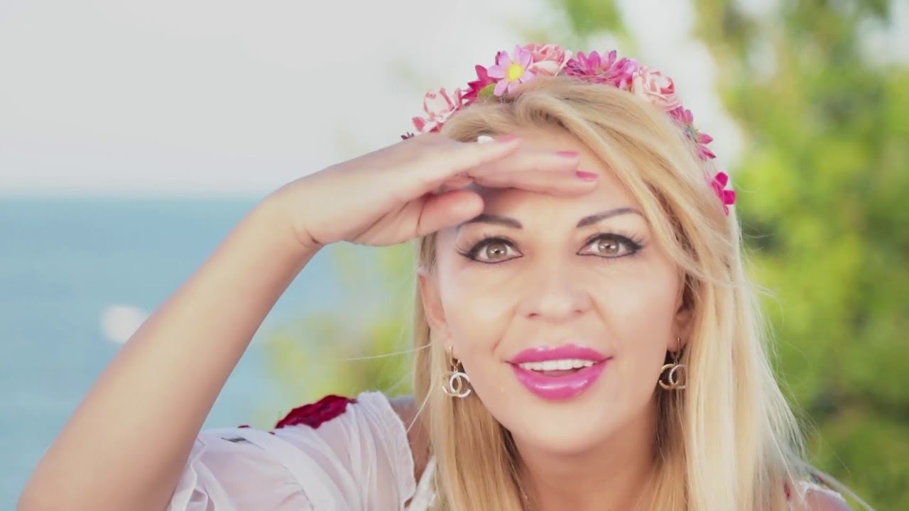 LORENNA - TOATA LUMEA VREA LA MARE [ videoclip oficial ]
