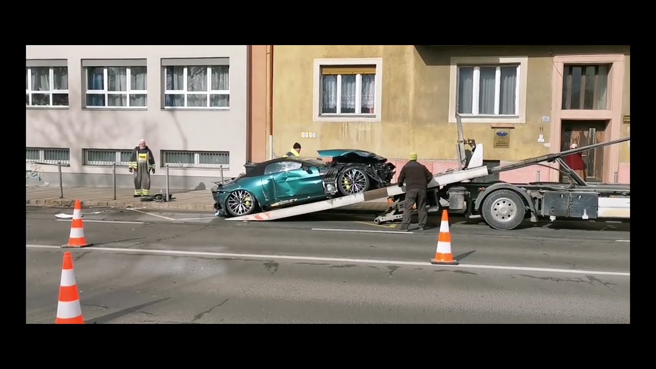 Aston Martin sportaut&oacute; hal&aacute;los balesete Győrben. ( idős nő az elg&aacute;zolt gyalogos  🖤  ) 2026 02. 14.