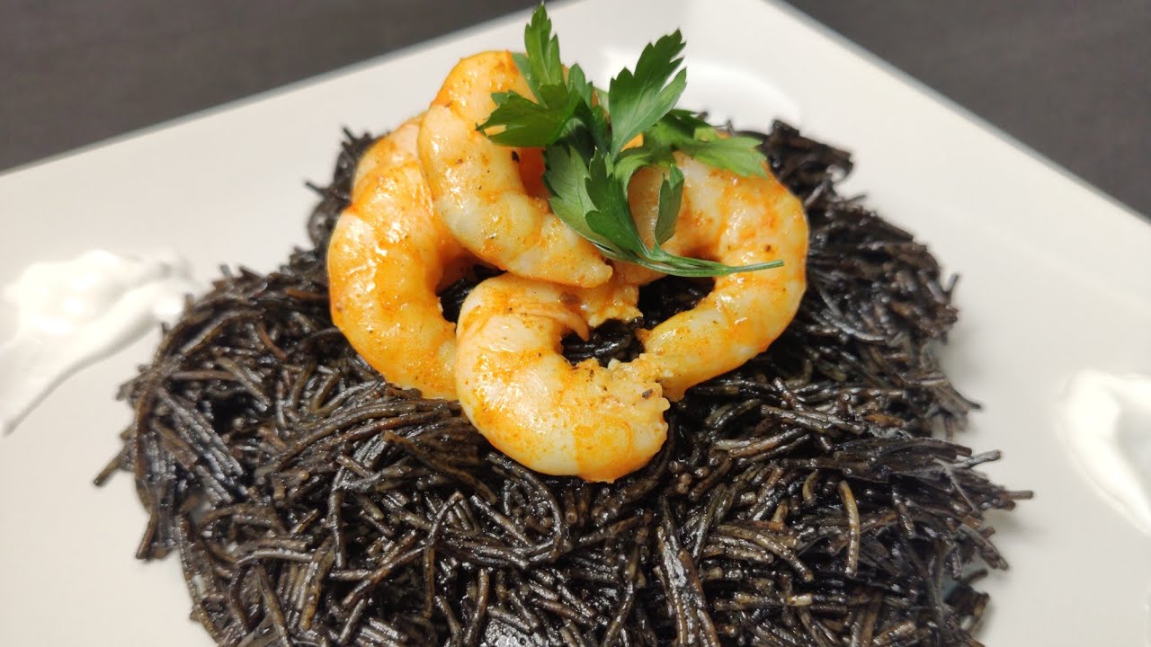 Fideos negros con langostinos 🦐🦐 #recetasfaciles #comohacer