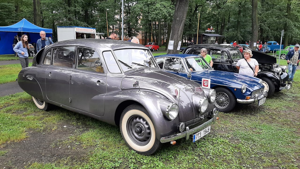 Automobiloví a motocykloví veteráni v hobbyparku