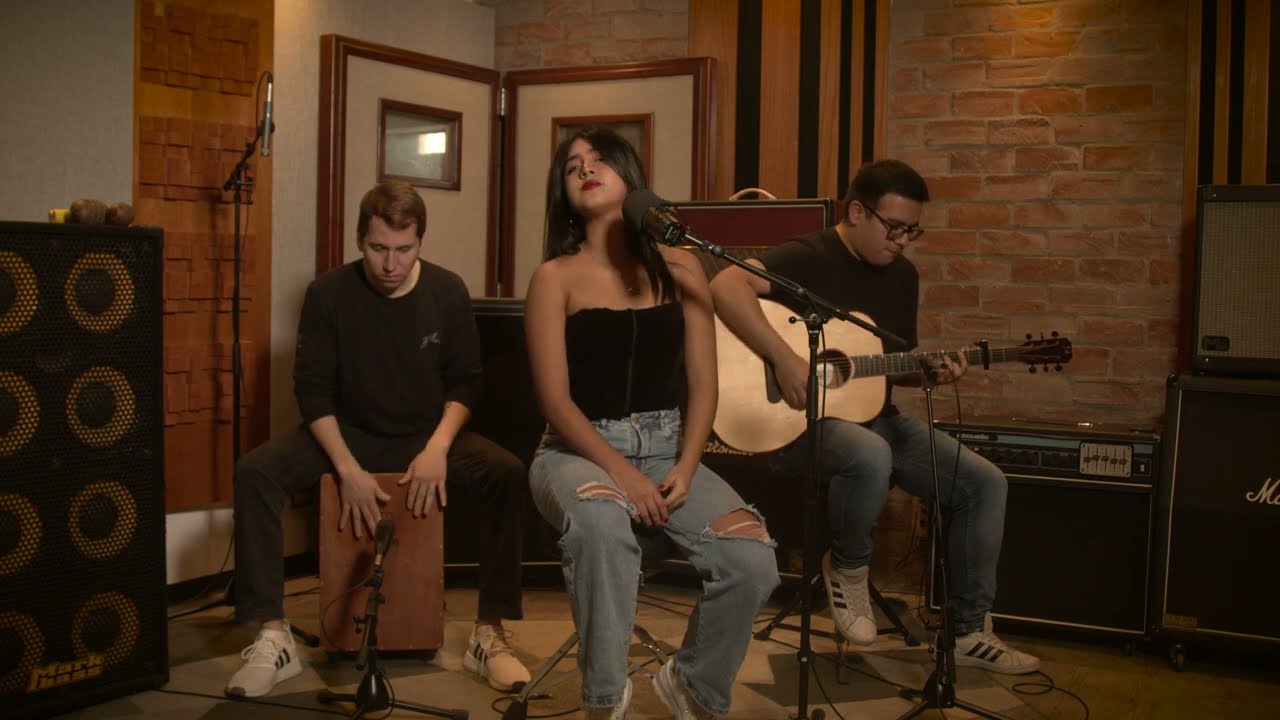 MAKARENA - EN UN LÍO (Versión acústica) / LIVE ACÚSTICO