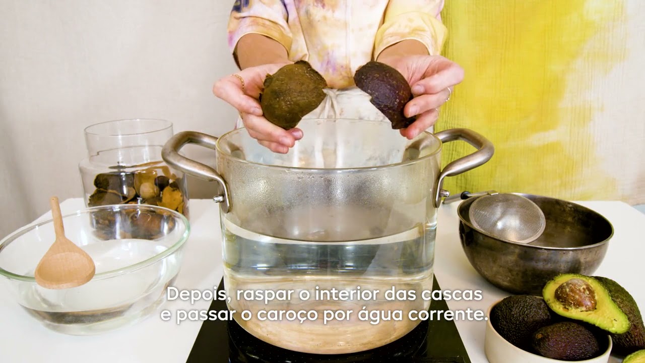 Como tingir roupa com curcuma e abacate