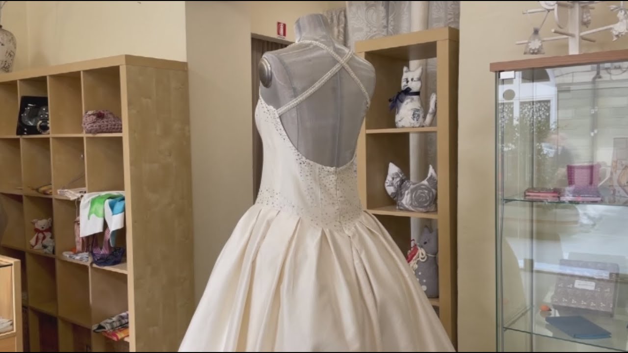 Solidali e low cost: ecco gli abiti da sposa del laboratorio Caritas