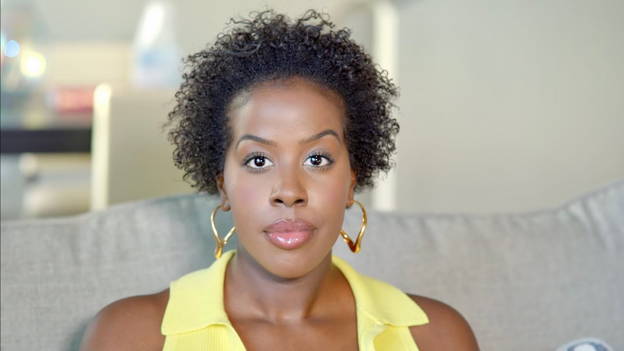 in a world full of instagram baddies, wear ur natural hair.