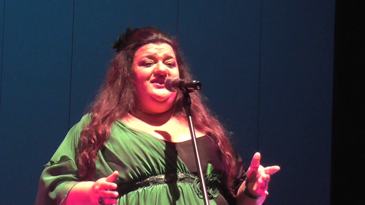 Yola Dinis - Lusitana Paixao (live in Setubal)