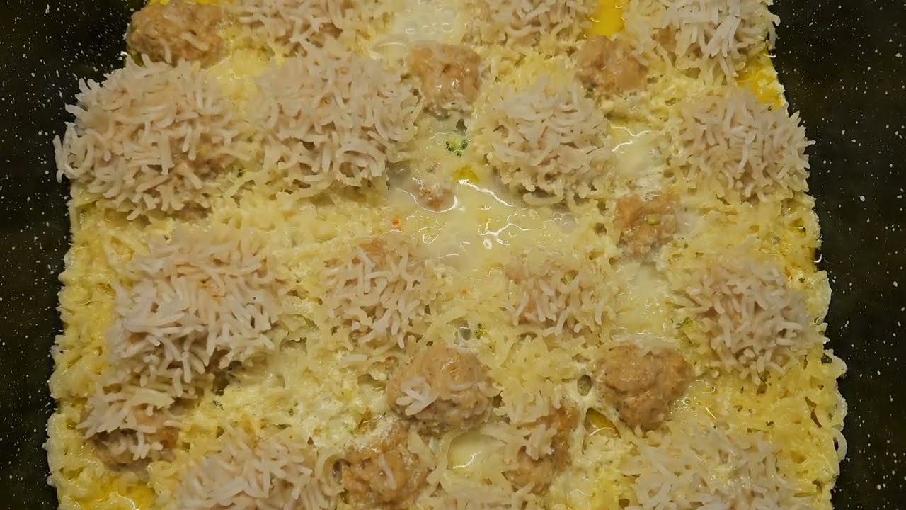 Ёжики из куриного фарша с рисом и овощами в сливочном соусе