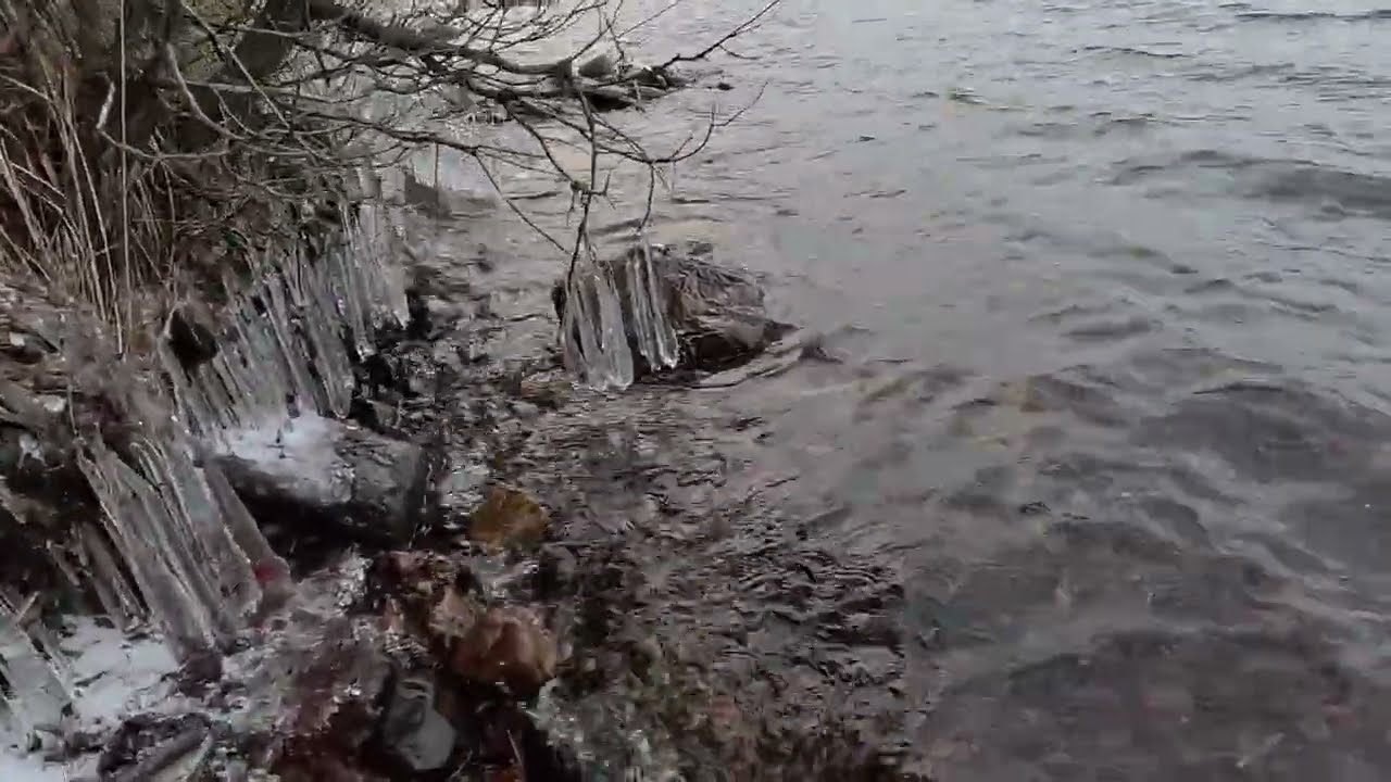 Syysmyrskyn kourissa jäätaidetta osa 1