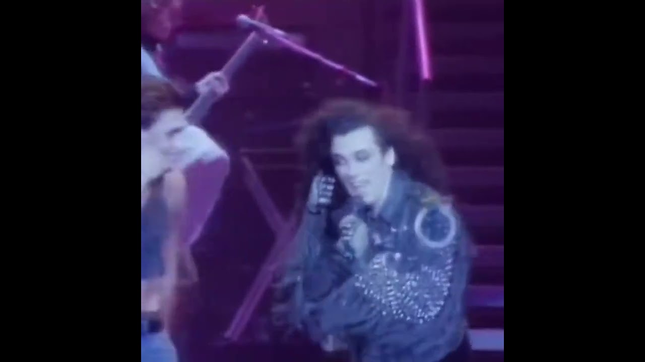 Pete Burns dancing (come vibing with him!💅🏻)