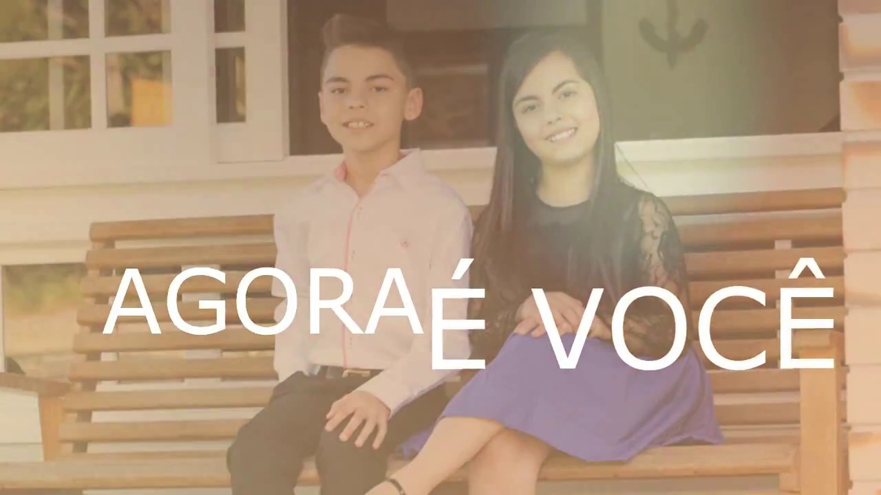 Rafael e Vit&oacute;ria - Agora &eacute; Voc&ecirc; (LYRIC VIDEO)