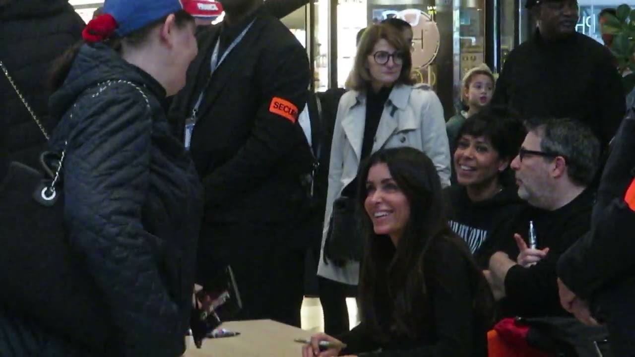 Jenifer ❤️ et ses fans, Partie 11. Jen est très à l'écoute de ses fans et elle sourit constamment 😊